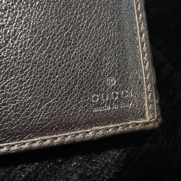 Authentic Gucci Silver Embossed Wallet Luxurious Design - Picture 14 of 16